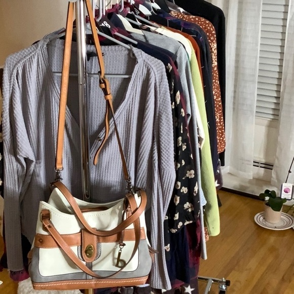 BOC- brown/grey and cream colored shoulder bag. Leather straps. 3 sections. - Picture 9 of 9